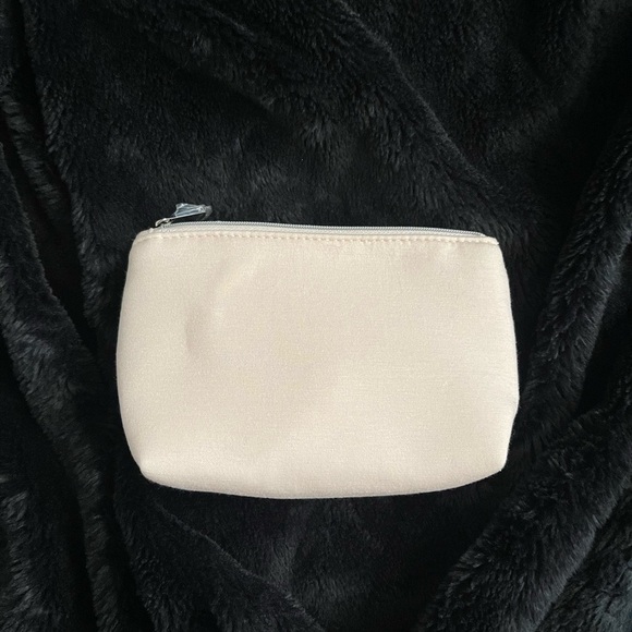 Dior Beauty Pouch (GWP) - Picture 2 of 4